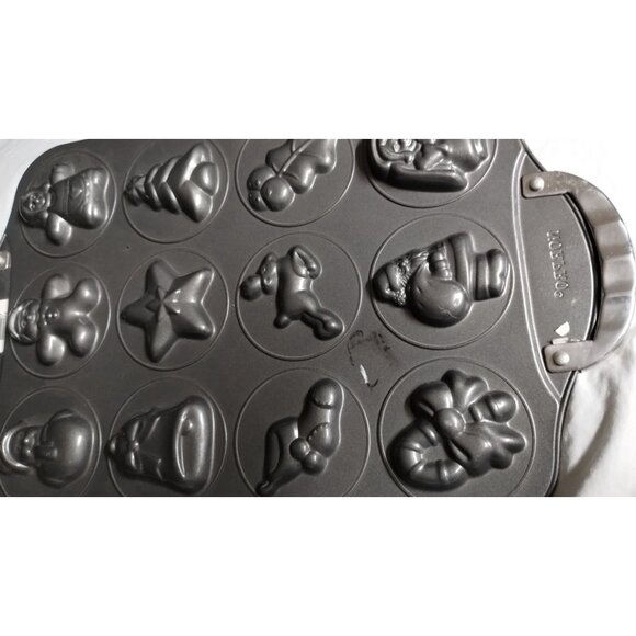Nopro Non-Stick Holiday Bakeware Pan With 12 Christmas Shapes Mold - Picture 6 of 8